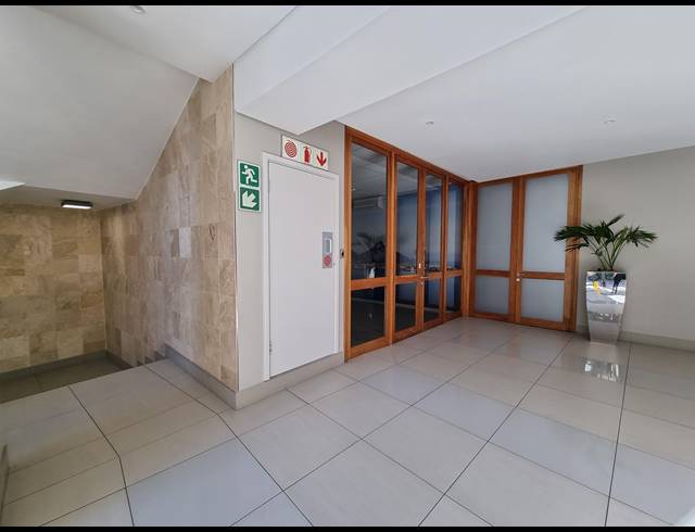 430M² OFFICE TO LET IN PLATTEKLOOF 2